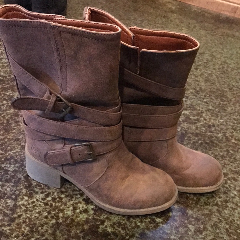 Brown moto boots